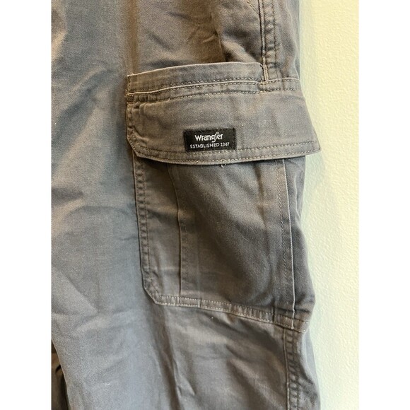 Wrangler Cargo Pants Mens 36x32 Gray Chino Relaxed Fit Straight Leg Utility Work - Picture 2 of 7